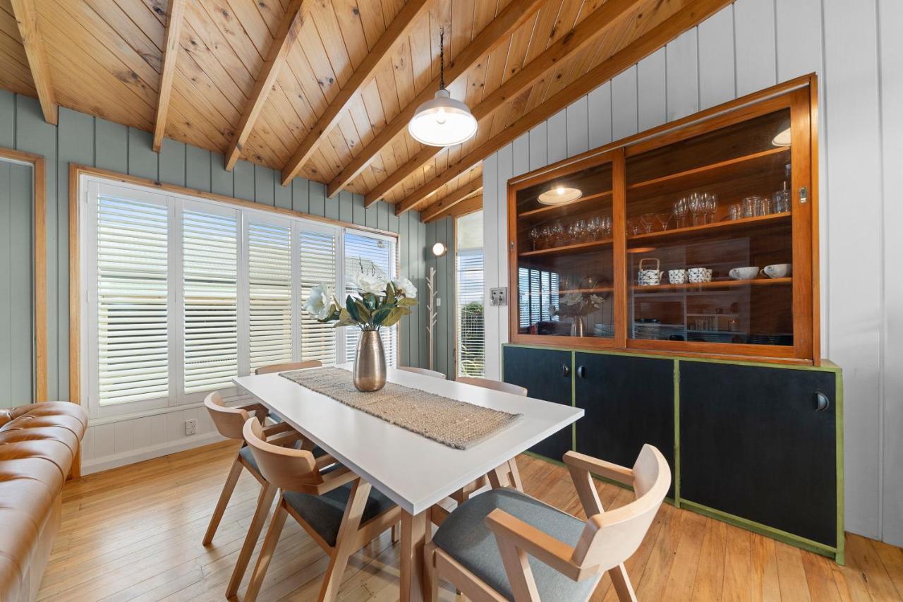 The Walnut Tree House - Martinborough Holiday Home ภายนอก รูปภาพ
