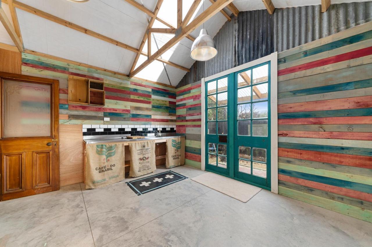 The Walnut Tree House - Martinborough Holiday Home ภายนอก รูปภาพ