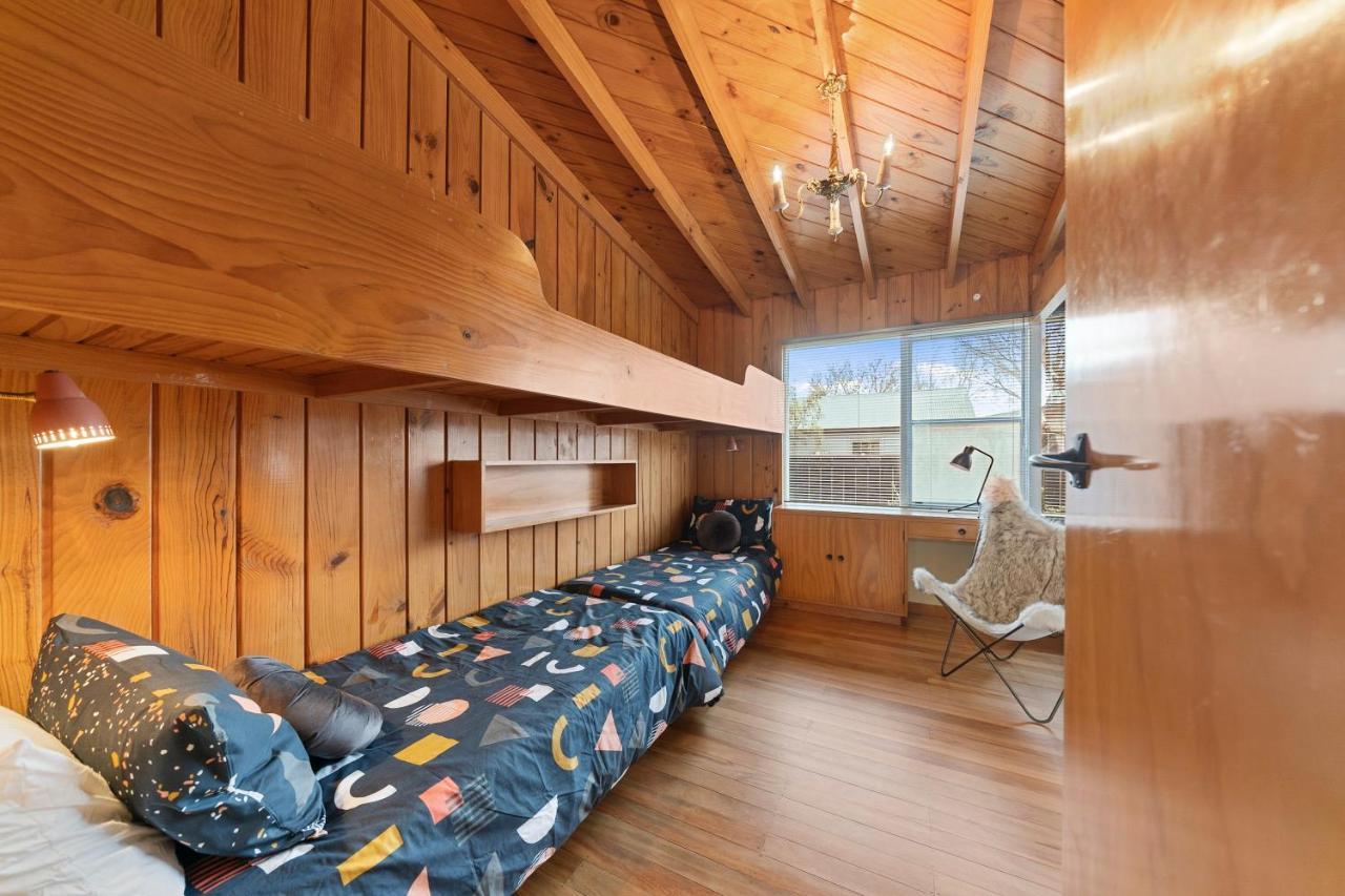 The Walnut Tree House - Martinborough Holiday Home ภายนอก รูปภาพ
