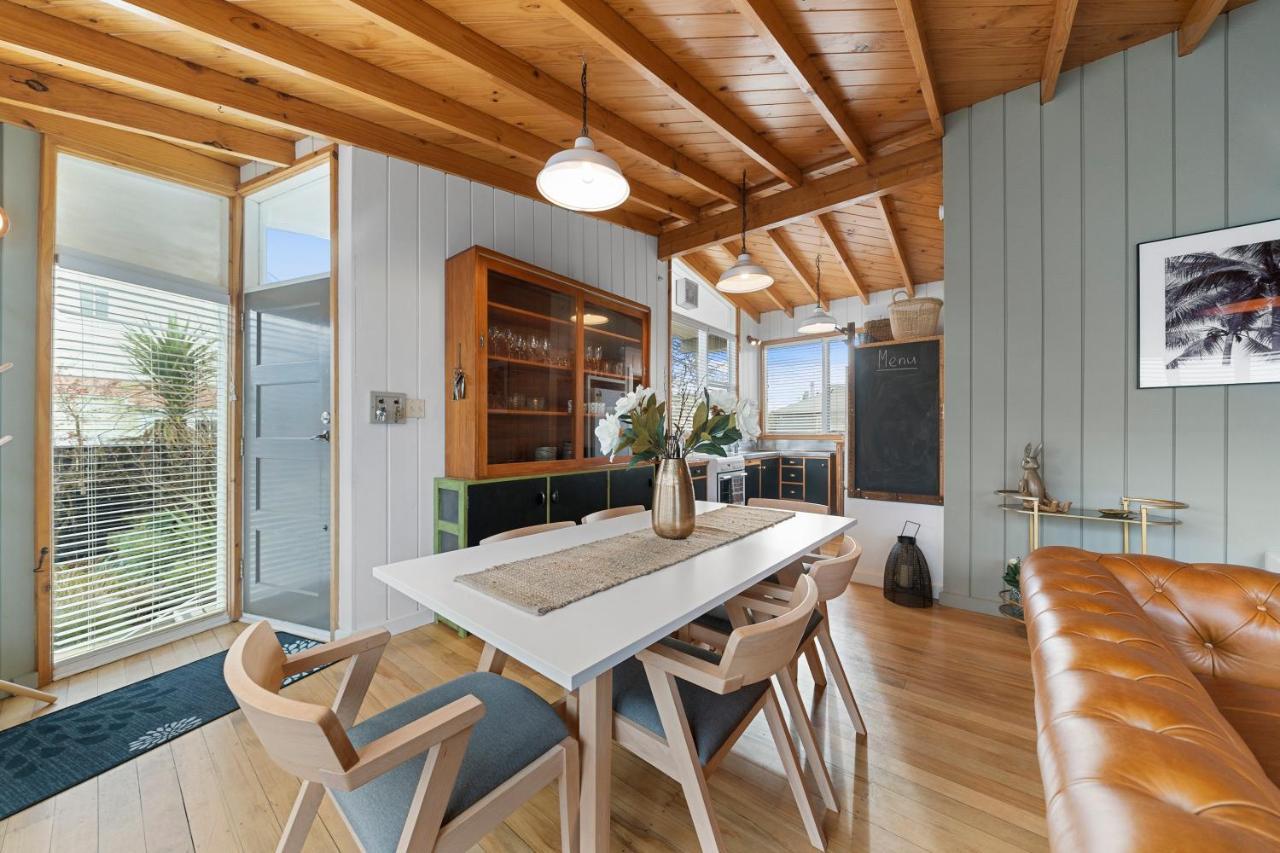 The Walnut Tree House - Martinborough Holiday Home ภายนอก รูปภาพ