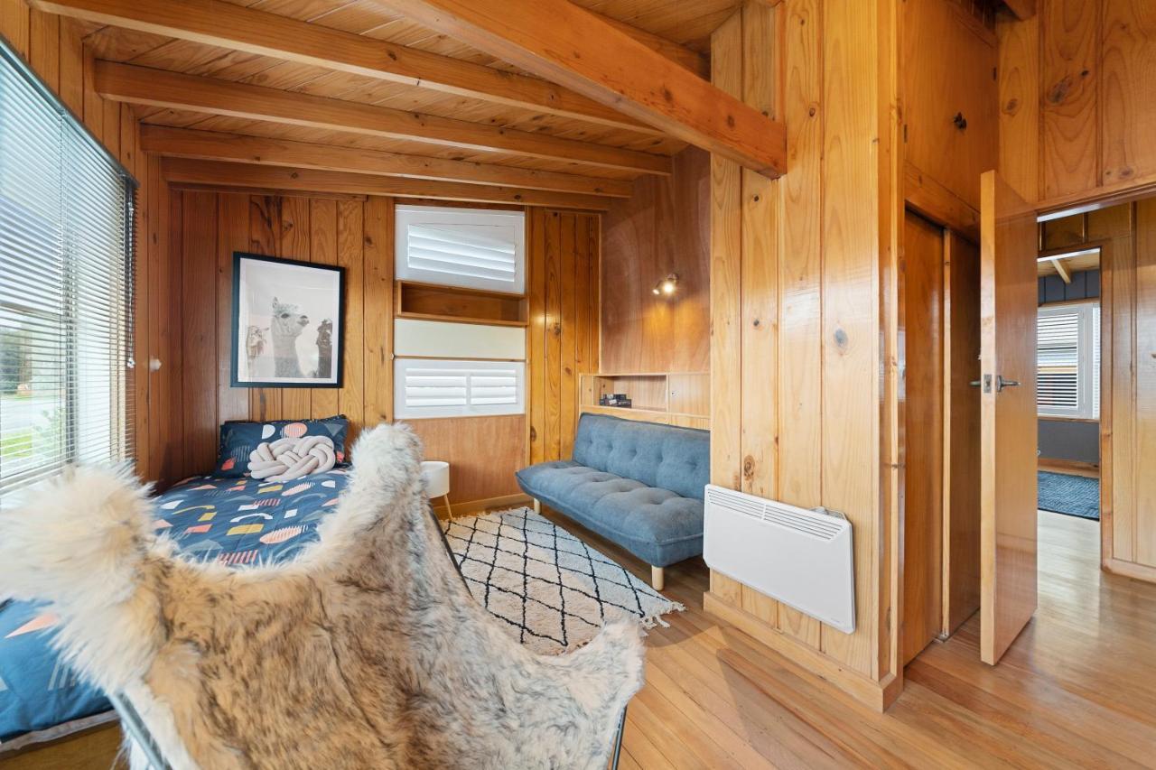The Walnut Tree House - Martinborough Holiday Home ภายนอก รูปภาพ